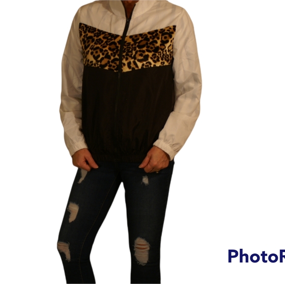 Beautiful Lightweight Leopard Print Wind Jacket - Picture 8 of 9